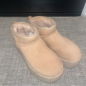 UGG Women’s Classic Ultra Mini Platform Mustard Seed - Size 9